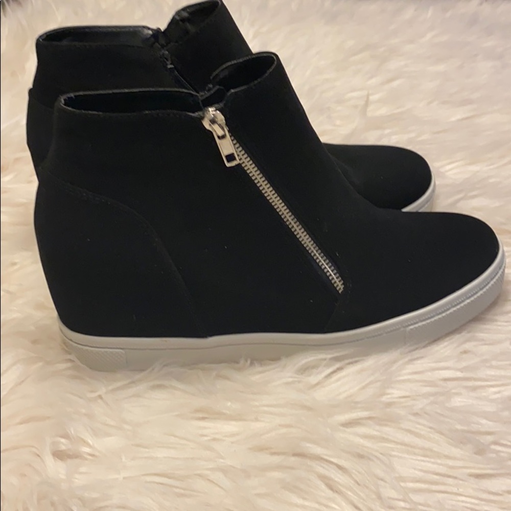 WEDGE SNEAKER